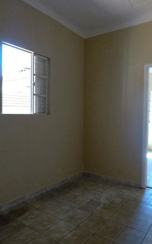 Casa para alugar com 70m², 2 quartos e 2 vagasQuarto 1
