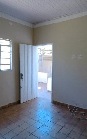 Casa para alugar com 70m², 2 quartos e 2 vagasSala