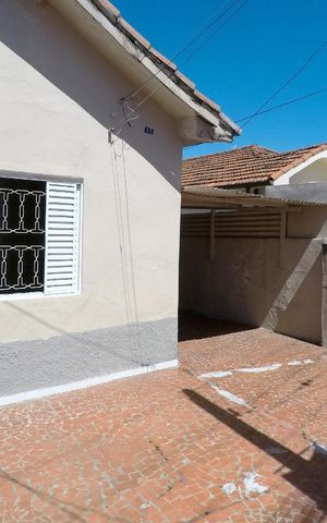 Casa para alugar com 70m², 2 quartos e 2 vagasQuintal
