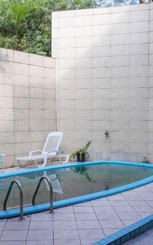 Casa à venda com 450m², 5 quartos e 3 vagas Casa à venda com 450m², 5 quartos e 3 vagasÁrea Externa