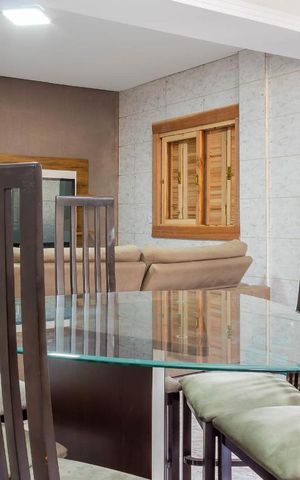 Casa à venda com 450m², 5 quartos e 3 vagas Casa à venda com 450m², 5 quartos e 3 vagasSala