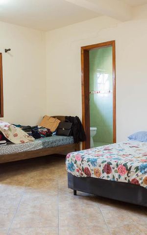 Casa à venda com 450m², 5 quartos e 3 vagas Casa à venda com 450m², 5 quartos e 3 vagasSuíte