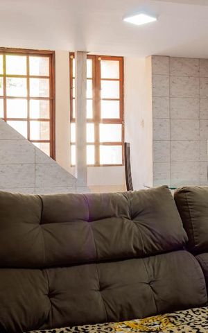 Casa à venda com 450m², 5 quartos e 3 vagas Casa à venda com 450m², 5 quartos e 3 vagasSala