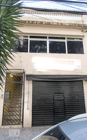 Casa para alugar com 330m², 6 quartos e sem vaga Casa para alugar com 330m², 6 quartos e sem vagaFachada