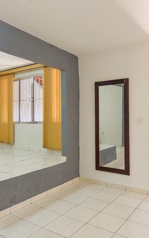 Casa à venda com 106m², 3 quartos e 1 vaga Casa à venda com 106m², 3 quartos e 1 vagaSala