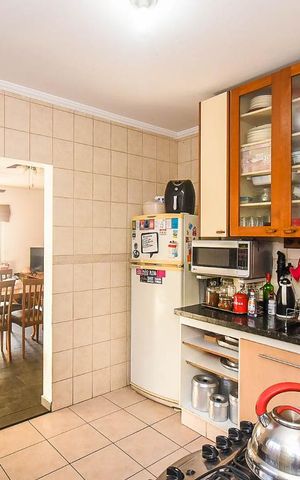 Casa à venda com 182m², 3 quartos e 2 vagas Casa à venda com 182m², 3 quartos e 2 vagasCozinha