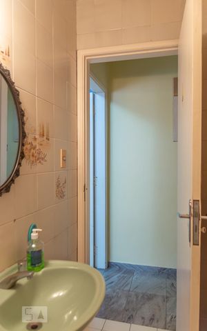Casa à venda com 276m², 3 quartos e 3 vagas Casa à venda com 276m², 3 quartos e 3 vagasBanheiro
