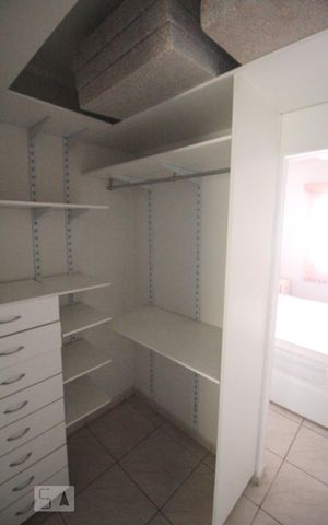Apartamento para alugar com 115m², 2 quartos e 1 vagaCloset da suíte