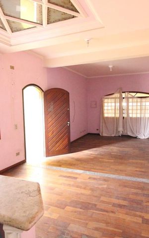 Casa para alugar com 200m², 3 quartos e 2 vagasSala 