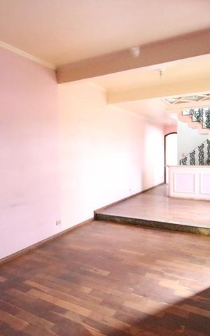 Casa para alugar com 200m², 3 quartos e 2 vagasSala