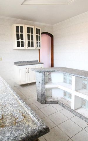 Casa para alugar com 200m², 3 quartos e 2 vagasCozinha