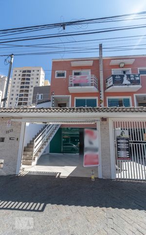 Casa à venda com 180m², 3 quartos e 5 vagas Casa à venda com 180m², 3 quartos e 5 vagasFachada