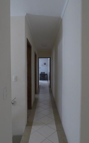 Casa à venda com 258m², 3 quartos e 2 vagas Casa à venda com 258m², 3 quartos e 2 vagasCorredor