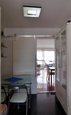 Apartamento à venda com 119m², 2 quartos e 3 vagas Apartamento à venda com 119m², 2 quartos e 3 vagasCozinha