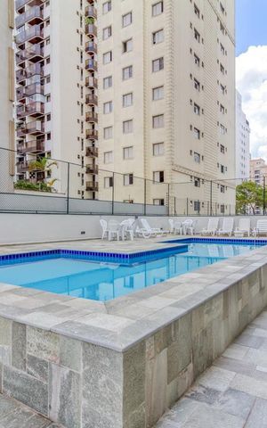 Apartamento à venda com 118m², 3 quartos e 2 vagas Apartamento à venda com 118m², 3 quartos e 2 vagasÁrea comum - Piscina