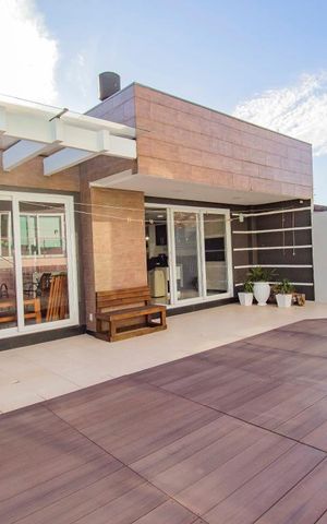 Casa à venda com 362m², 4 quartos e 5 vagasFundos