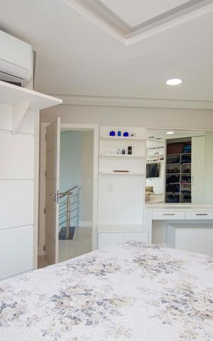 Casa à venda com 362m², 4 quartos e 5 vagasSuíte