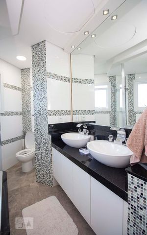 Casa à venda com 362m², 4 quartos e 5 vagasBanheiro da suíte