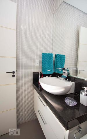 Casa à venda com 362m², 4 quartos e 5 vagasLavabo