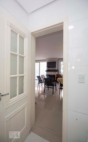 Casa à venda com 362m², 4 quartos e 5 vagasBanheiro 3