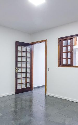 Casa à venda com 500m², 15 quartos e 3 vagas Casa à venda com 500m², 15 quartos e 3 vagasQuarto 1