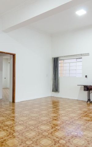 Casa à venda com 500m², 15 quartos e 3 vagas Casa à venda com 500m², 15 quartos e 3 vagasSala