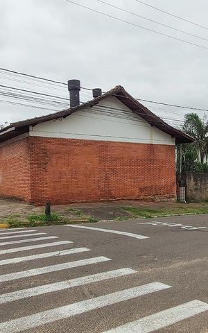 Casa à venda com 580m², 4 quartos e 1 vaga Casa à venda com 580m², 4 quartos e 1 vagaFachada