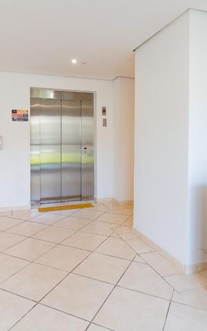 Apartamento à venda com 55m², 2 quartos e 1 vagaHall de entrada do condomínio