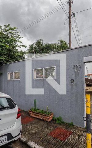Casa à venda com 250m², 3 quartos e 1 vaga Casa à venda com 250m², 3 quartos e 1 vagaFachada