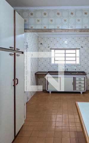 Casa à venda com 250m², 3 quartos e 1 vaga Casa à venda com 250m², 3 quartos e 1 vagaCozinha