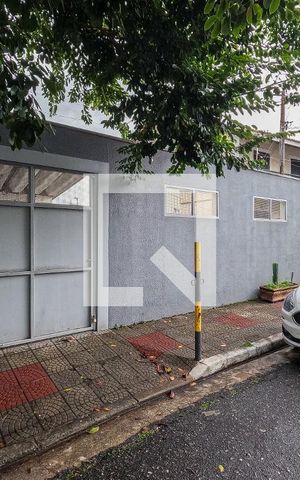 Casa à venda com 250m², 3 quartos e 1 vaga Casa à venda com 250m², 3 quartos e 1 vagaFachada