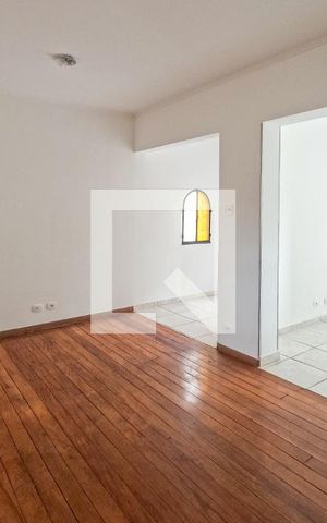 Casa à venda com 250m², 3 quartos e 1 vaga Casa à venda com 250m², 3 quartos e 1 vagaSala