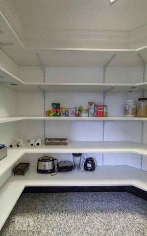 Apartamento à venda com 392m², 4 quartos e 5 vagas Apartamento à venda com 392m², 4 quartos e 5 vagasDespensa