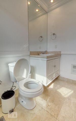 Apartamento à venda com 392m², 4 quartos e 5 vagas Apartamento à venda com 392m², 4 quartos e 5 vagasBanheiro da Suíte 2