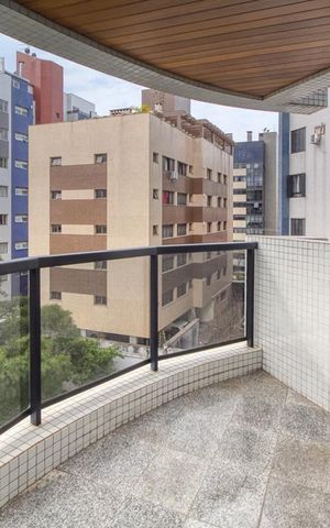 Apartamento à venda com 392m², 4 quartos e 5 vagas Apartamento à venda com 392m², 4 quartos e 5 vagasVaranda da Suíte 4