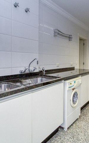 Apartamento à venda com 392m², 4 quartos e 5 vagas Apartamento à venda com 392m², 4 quartos e 5 vagasÁrea de serviço