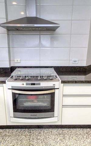 Apartamento à venda com 392m², 4 quartos e 5 vagas Apartamento à venda com 392m², 4 quartos e 5 vagasCozinha
