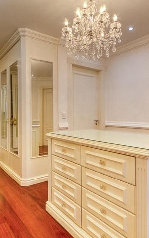 Apartamento à venda com 392m², 4 quartos e 5 vagas Apartamento à venda com 392m², 4 quartos e 5 vagasSuíte 4 - closet