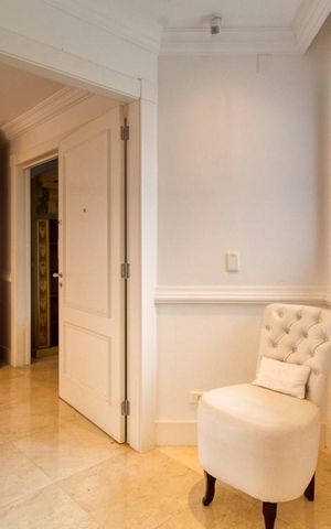Apartamento à venda com 392m², 4 quartos e 5 vagas Apartamento à venda com 392m², 4 quartos e 5 vagasHall de Entrada