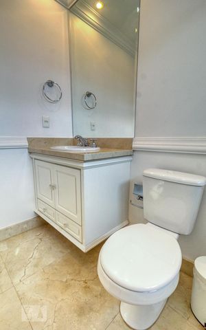 Apartamento à venda com 392m², 4 quartos e 5 vagas Apartamento à venda com 392m², 4 quartos e 5 vagasBanheiro da Suíte 3