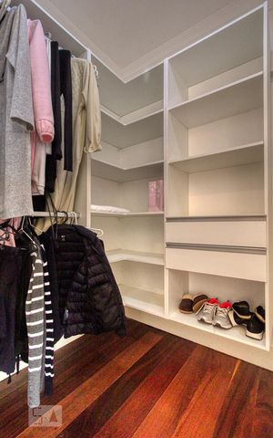 Apartamento à venda com 392m², 4 quartos e 5 vagas Apartamento à venda com 392m², 4 quartos e 5 vagasSuíte 3 - closet