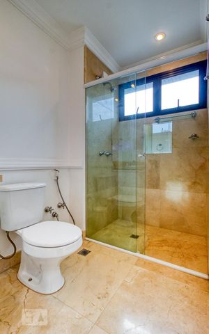 Apartamento à venda com 392m², 4 quartos e 5 vagas Apartamento à venda com 392m², 4 quartos e 5 vagasBanheiro da Suíte 3