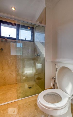Apartamento à venda com 392m², 4 quartos e 5 vagas Apartamento à venda com 392m², 4 quartos e 5 vagasBanheiro da Suíte 2