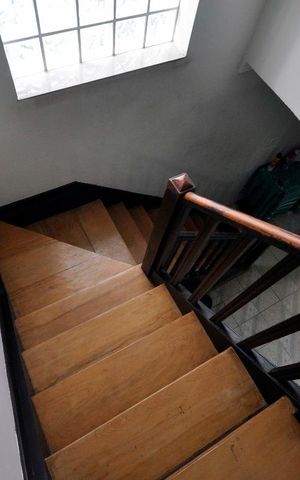 Casa à venda com 200m², 4 quartos e 2 vagasEscada