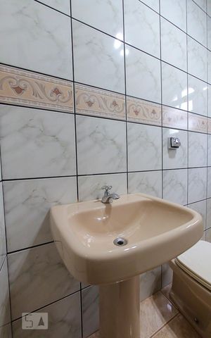 Casa para alugar com 120m², 2 quartos e sem vaga Casa para alugar com 120m², 2 quartos e sem vagaBanheiro