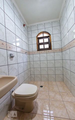 Casa para alugar com 120m², 2 quartos e sem vaga Casa para alugar com 120m², 2 quartos e sem vagaBanheiro