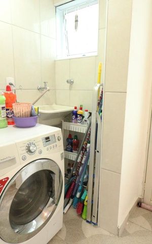 Casa à venda com 220m², 5 quartos e 2 vagasÁrea de Serviço 2