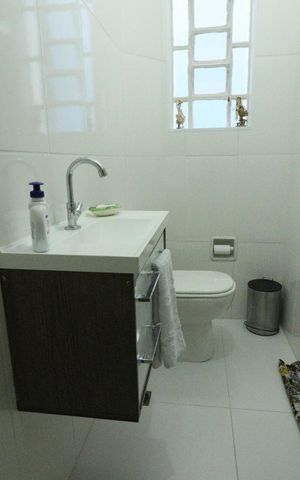 Casa à venda com 220m², 5 quartos e 2 vagasBanheiro 2