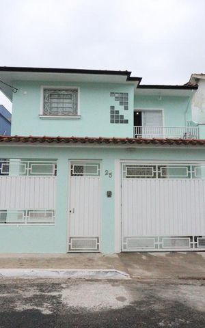 Casa à venda com 220m², 5 quartos e 2 vagasFachada