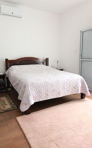 Casa à venda com 220m², 5 quartos e 2 vagasQuarto 1